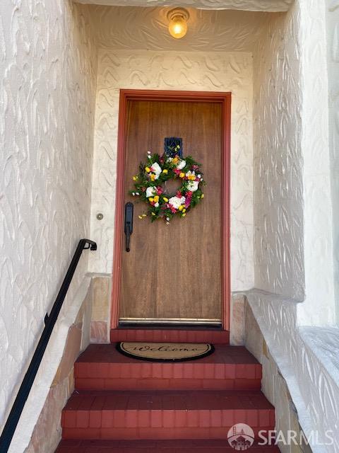 Detail Gallery Image 2 of 40 For 151 Shawnee Ave, San Francisco,  CA 94112 - 2 Beds | 1 Baths