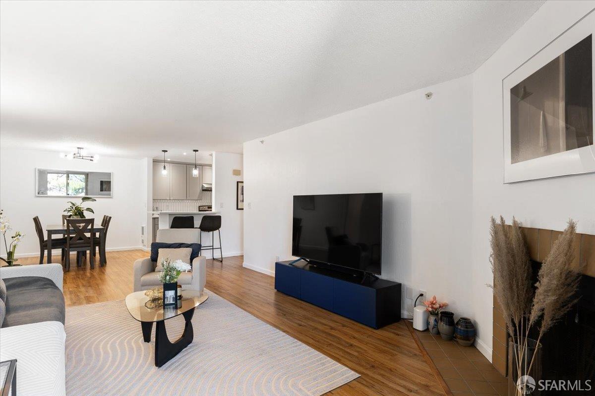 Photo #6: 426107826 Listing: Photo #6