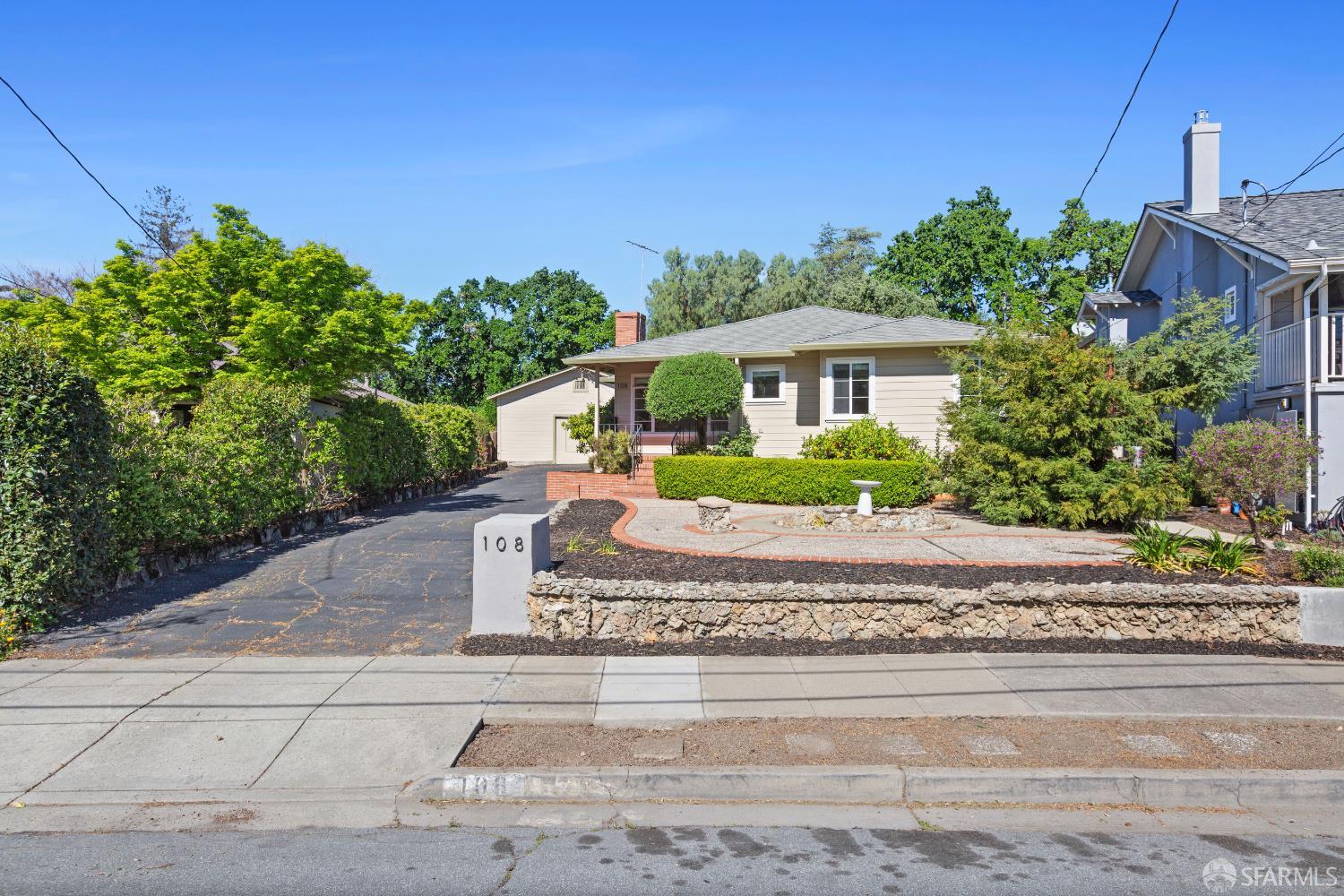 Detail Gallery Image 5 of 54 For 108 Inner Cir, Redwood City,  CA 94062 - 2 Beds | 1 Baths