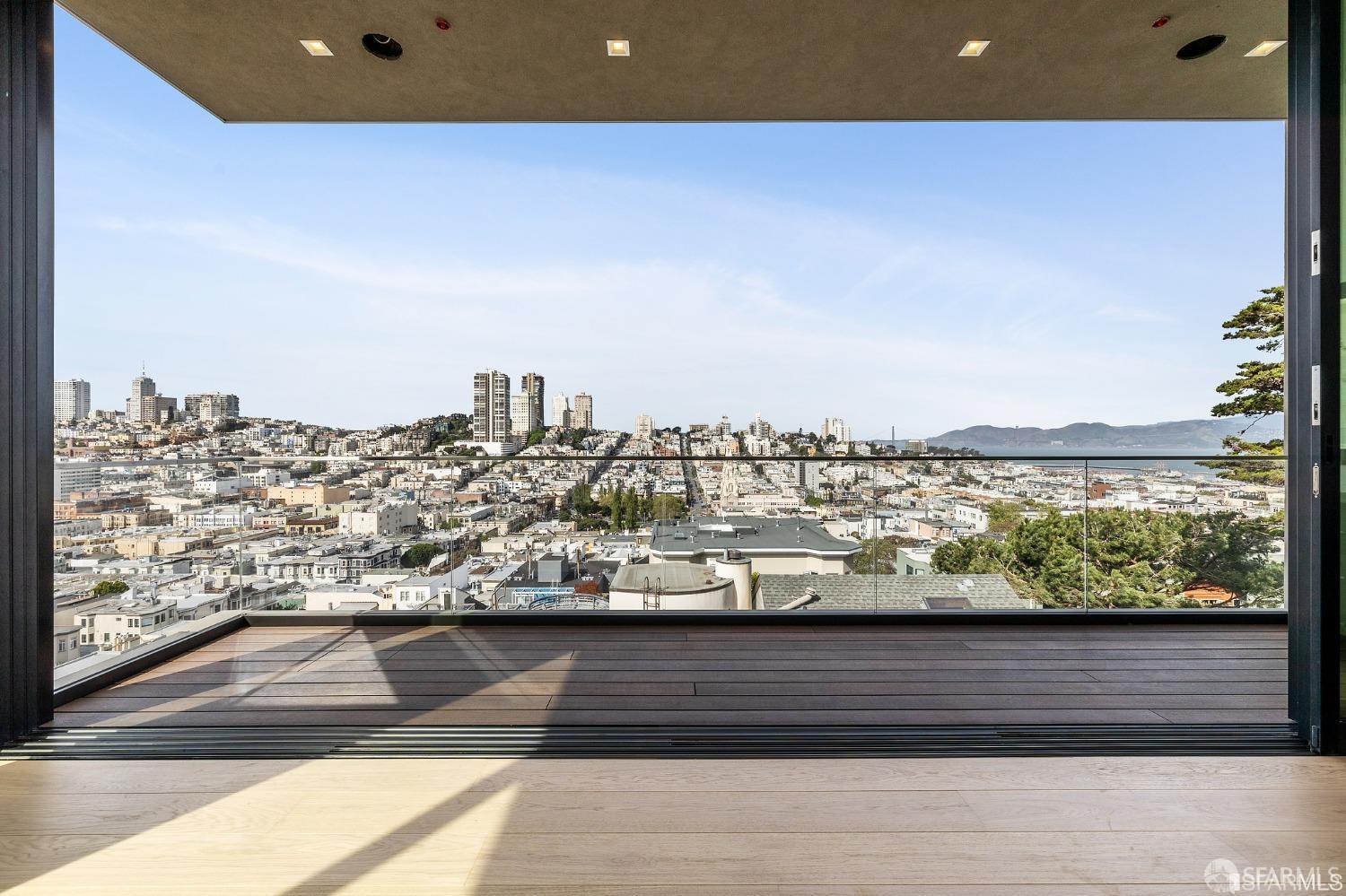 Detail Gallery Image 5 of 16 For 119 Telegraph Hill Blvd, San Francisco,  CA 94133 - 3 Beds | 4/1 Baths