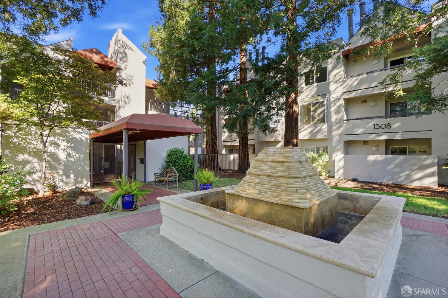 Detail Gallery Image 3 of 39 For 1308 Walden Rd #38,  Walnut Creek,  CA 94597 - 2 Beds | 2 Baths