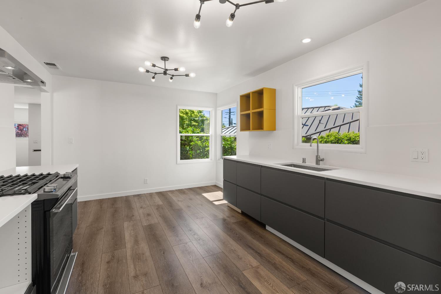 Detail Gallery Image 24 of 54 For 108 Inner Cir, Redwood City,  CA 94062 - 2 Beds | 1 Baths