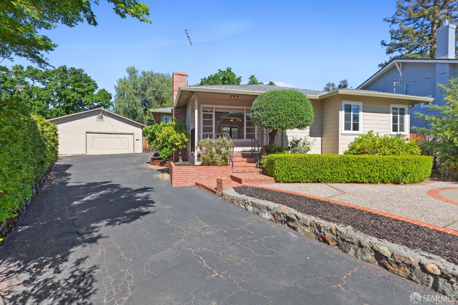 Detail Gallery Image 2 of 54 For 108 Inner Cir, Redwood City,  CA 94062 - 2 Beds | 1 Baths