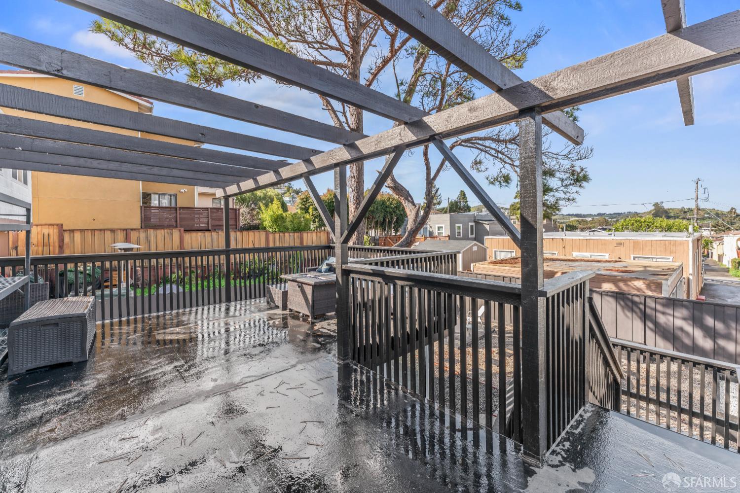 Detail Gallery Image 31 of 43 For 300 Klamath St, Brisbane,  CA 94005 - 3 Beds | 3 Baths