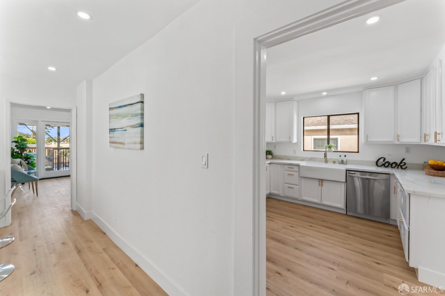 Detail Gallery Image 13 of 43 For 300 Klamath St, Brisbane,  CA 94005 - 3 Beds | 3 Baths