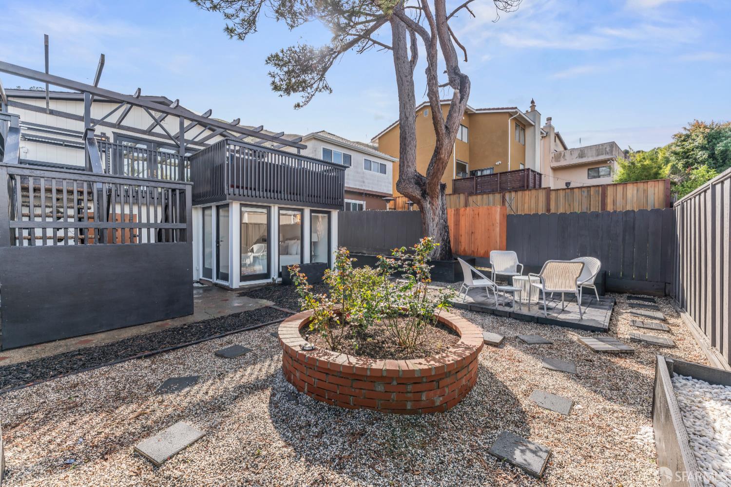 Detail Gallery Image 34 of 43 For 300 Klamath St, Brisbane,  CA 94005 - 3 Beds | 3 Baths