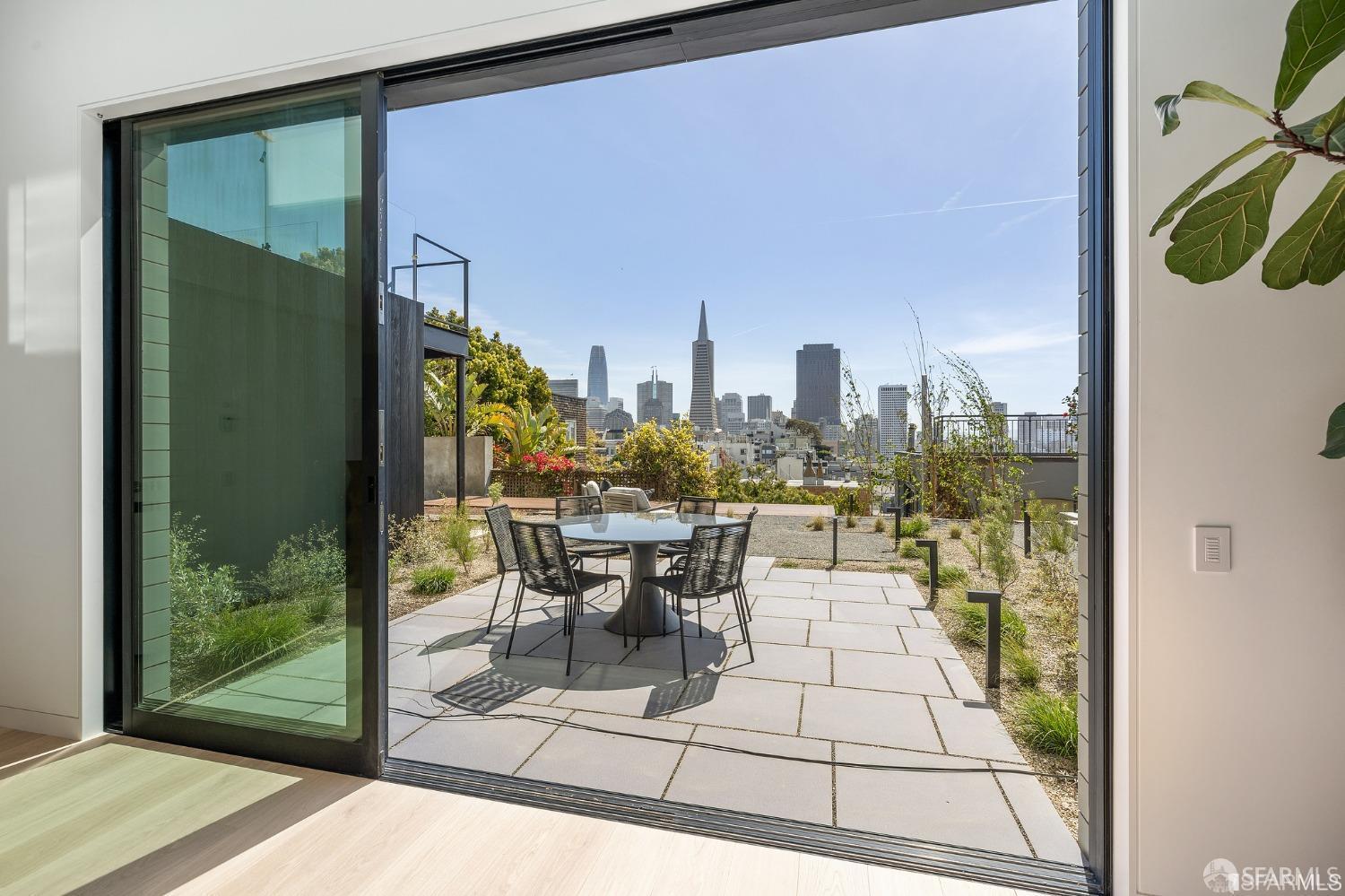 Detail Gallery Image 14 of 16 For 119 Telegraph Hill Blvd, San Francisco,  CA 94133 - 3 Beds | 4/1 Baths