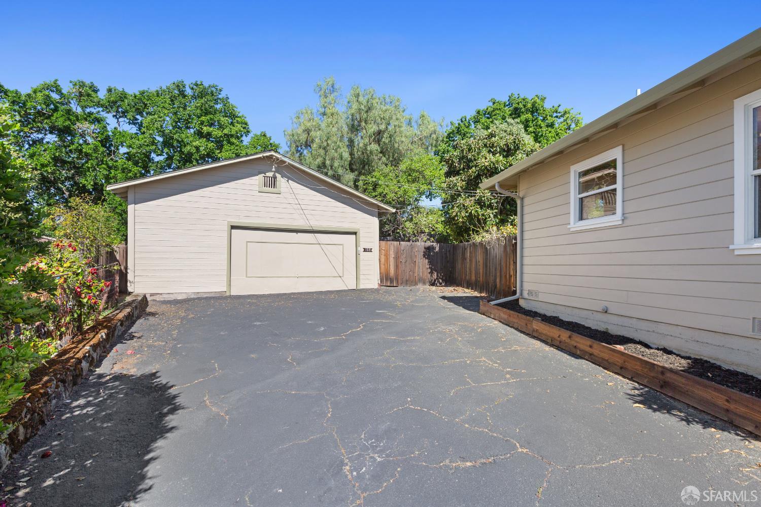 Detail Gallery Image 42 of 54 For 108 Inner Cir, Redwood City,  CA 94062 - 2 Beds | 1 Baths