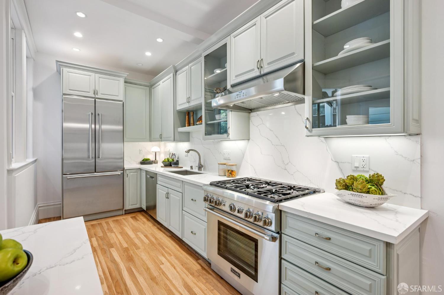 Detail Gallery Image 5 of 21 For 3920 Sacramento St, San Francisco,  CA 94118 - 3 Beds | 2 Baths