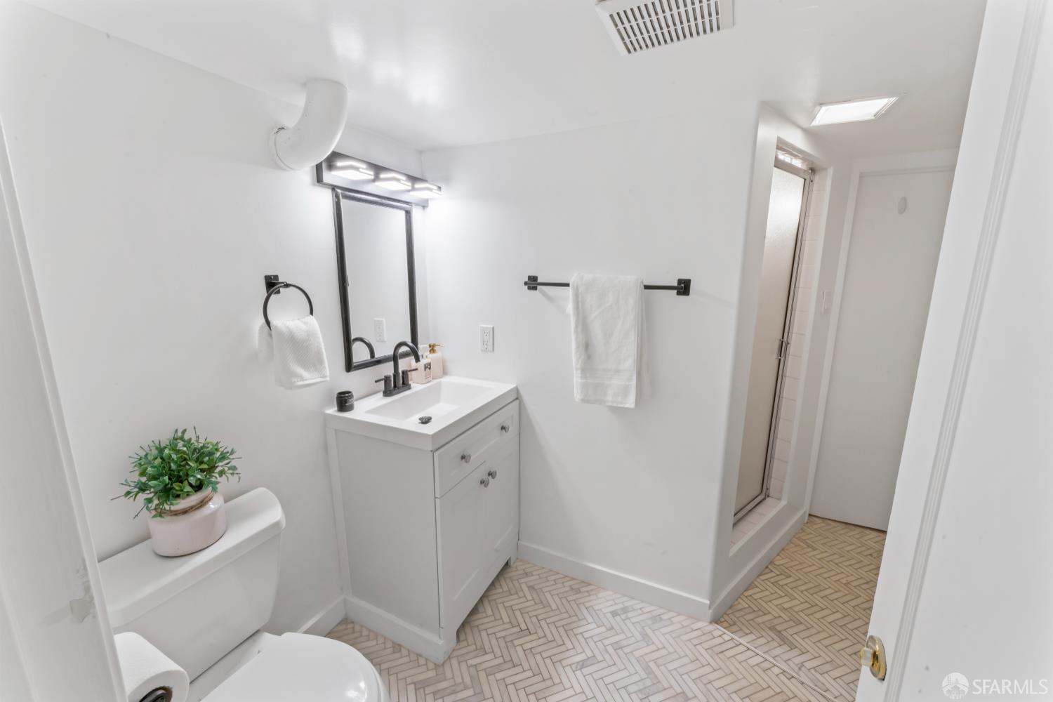 Detail Gallery Image 29 of 43 For 300 Klamath St, Brisbane,  CA 94005 - 3 Beds | 3 Baths