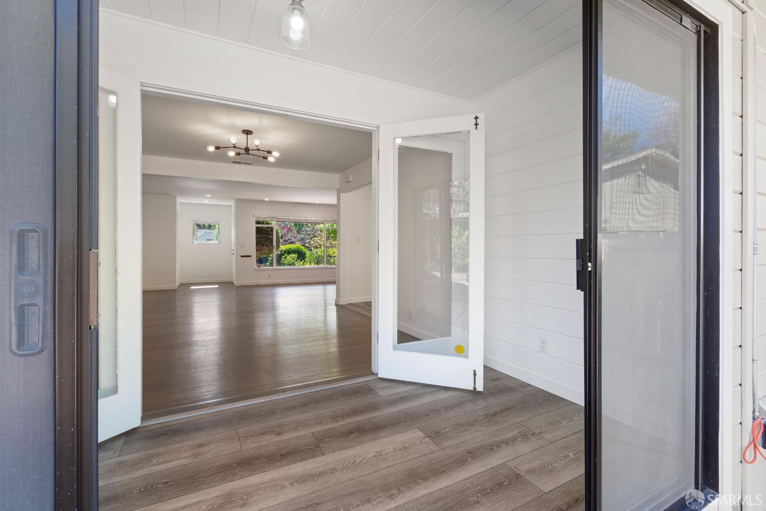 Detail Gallery Image 21 of 54 For 108 Inner Cir, Redwood City,  CA 94062 - 2 Beds | 1 Baths