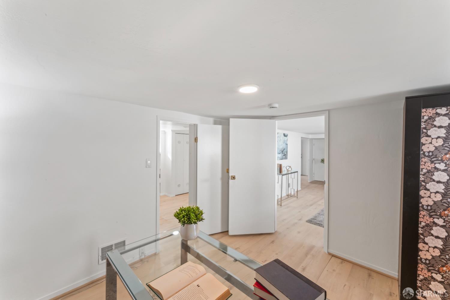 Detail Gallery Image 26 of 43 For 300 Klamath St, Brisbane,  CA 94005 - 3 Beds | 3 Baths