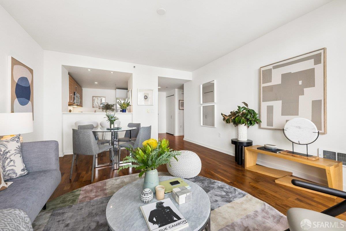 Photo #5: 426115049 Listing: Photo #5