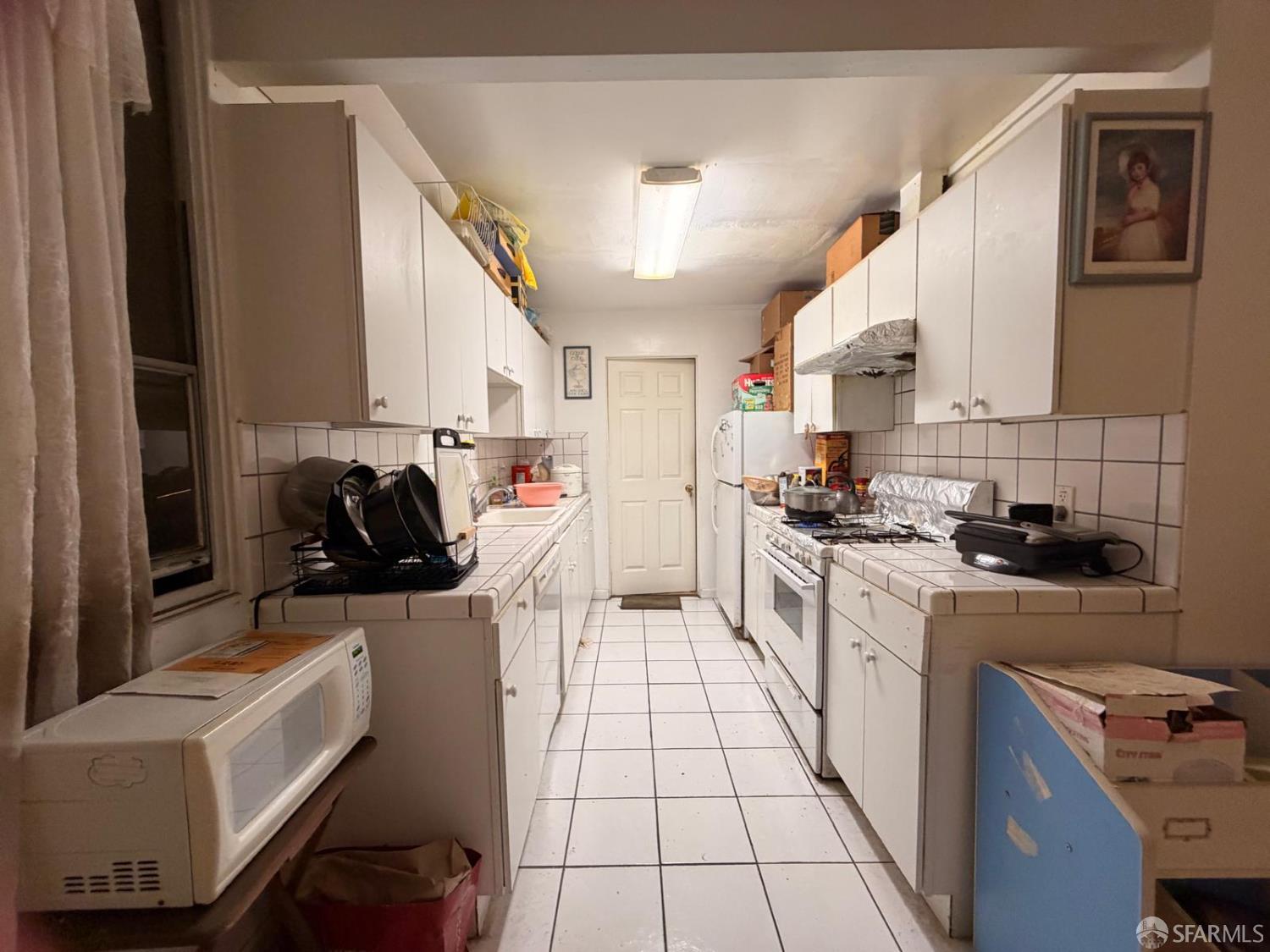 Detail Gallery Image 3 of 7 For 1 Mccarthy Ave, San Francisco,  CA 94134 - 4 Beds | 2/1 Baths