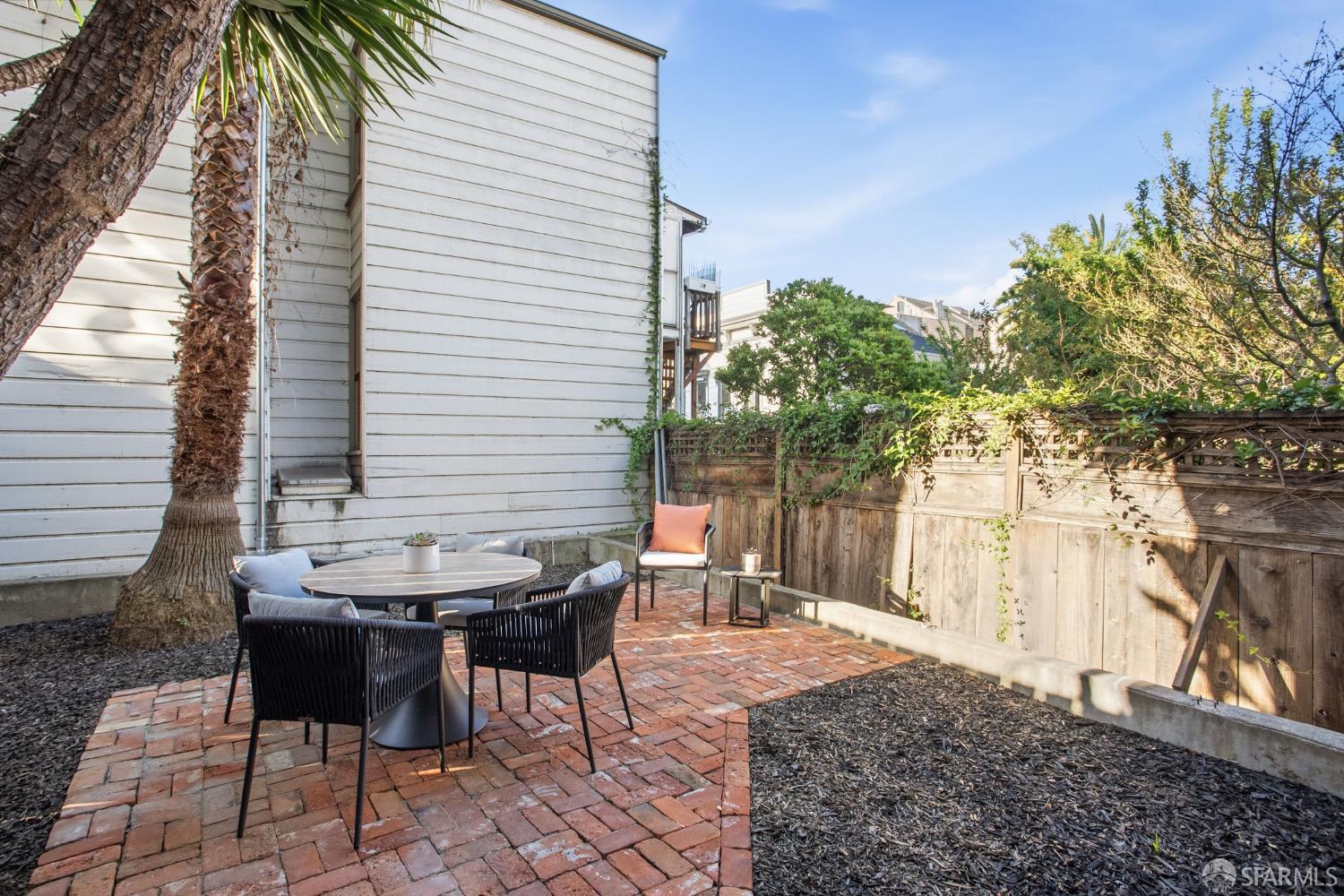 Detail Gallery Image 8 of 31 For 3257 20th St, San Francisco,  CA 94110 - 2 Beds | 2 Baths