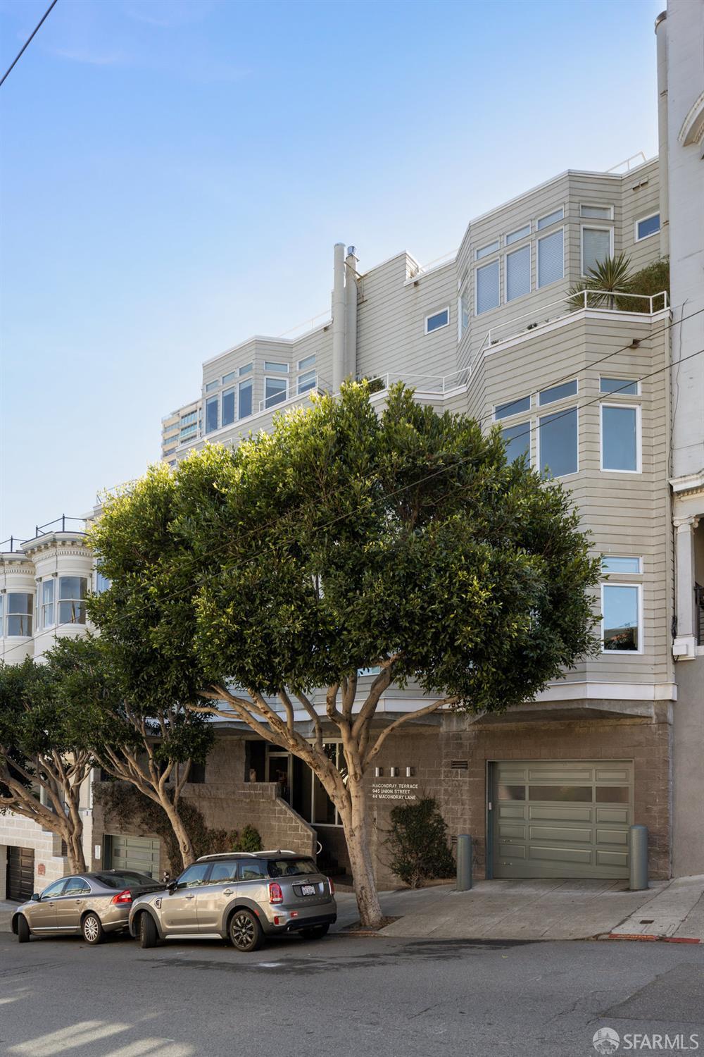 Detail Gallery Image 2 of 39 For 44 Macondray Ln 2w,  San Francisco,  CA 94133 - 2 Beds | 2 Baths