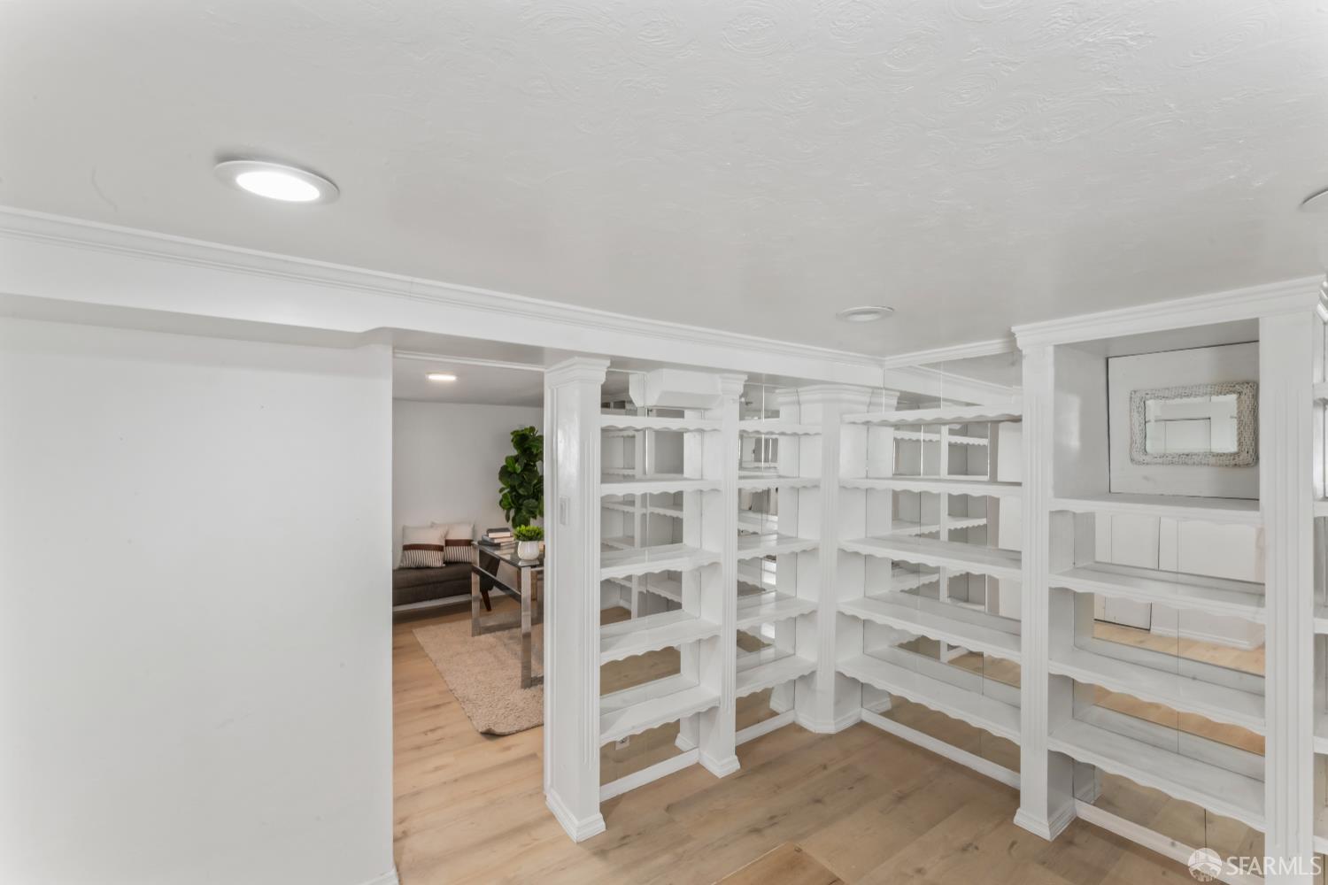 Detail Gallery Image 28 of 43 For 300 Klamath St, Brisbane,  CA 94005 - 3 Beds | 3 Baths