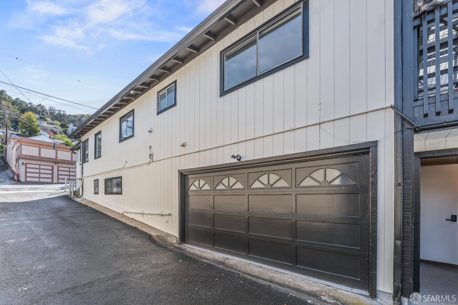 Detail Gallery Image 38 of 43 For 300 Klamath St, Brisbane,  CA 94005 - 3 Beds | 3 Baths