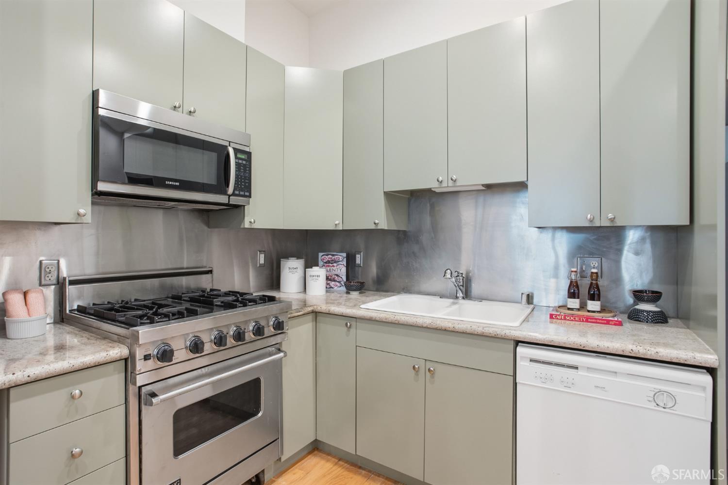 Detail Gallery Image 13 of 31 For 3257 20th St, San Francisco,  CA 94110 - 2 Beds | 2 Baths