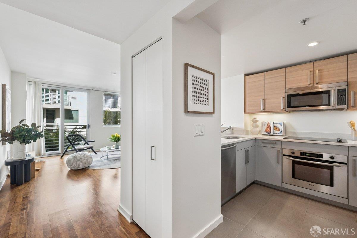 Photo #8: 426115049 Listing: Photo #8