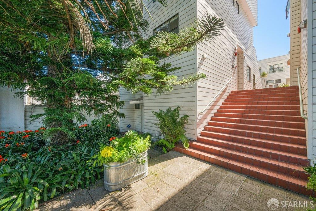 Detail Gallery Image 3 of 92 For 2425 Market St #6,  San Francisco,  CA 94114 - 2 Beds | 1 Baths