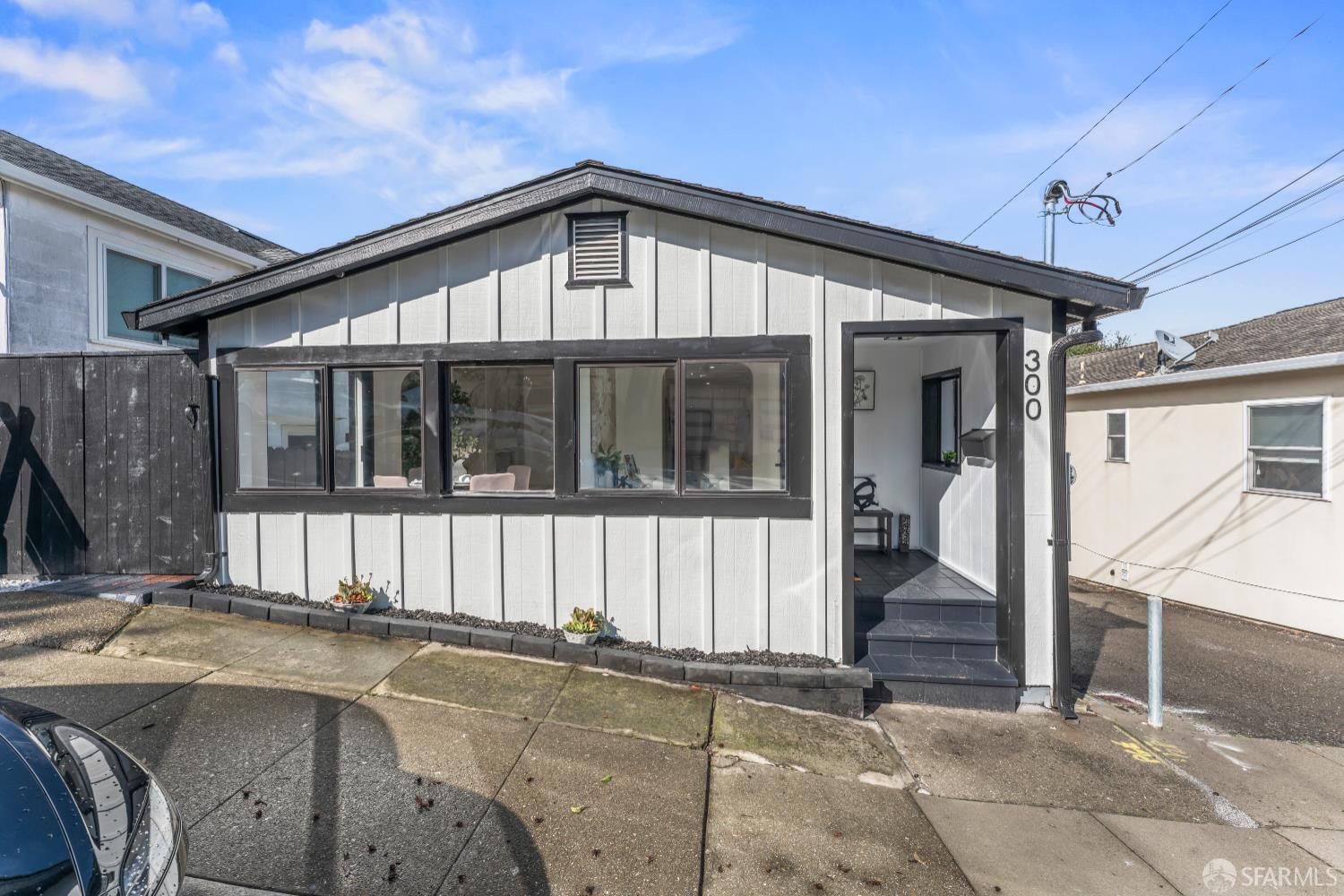 Detail Gallery Image 36 of 43 For 300 Klamath St, Brisbane,  CA 94005 - 3 Beds | 3 Baths