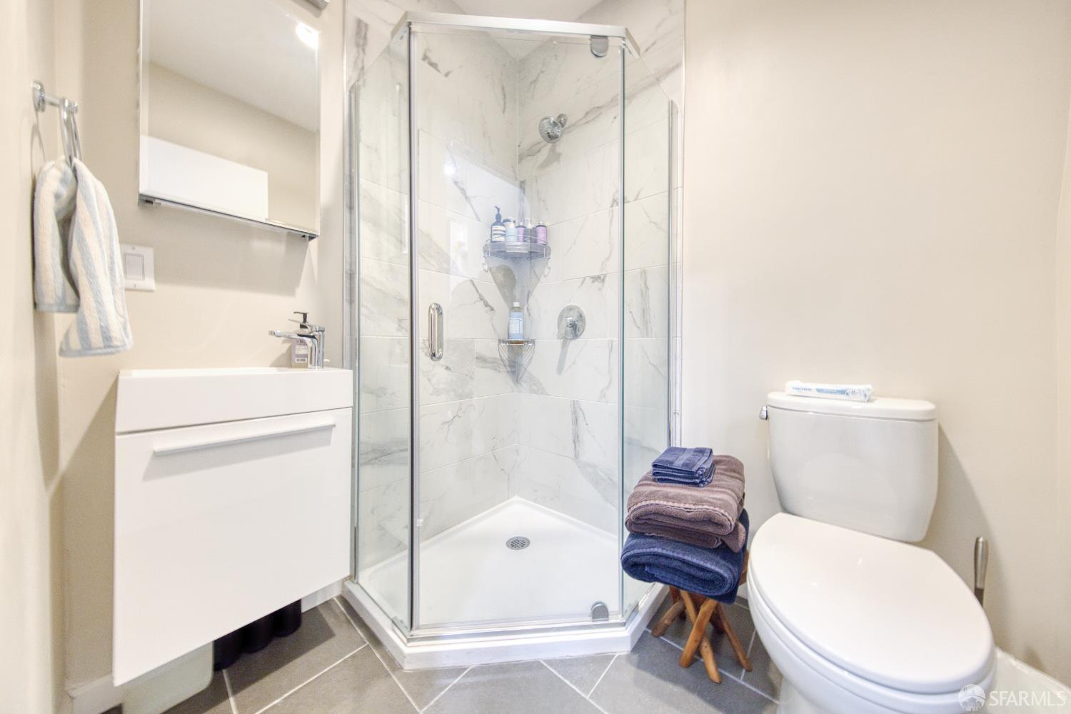 Detail Gallery Image 4 of 12 For 1163 Pine St, San Francisco,  CA 94109 - – Beds | – Baths