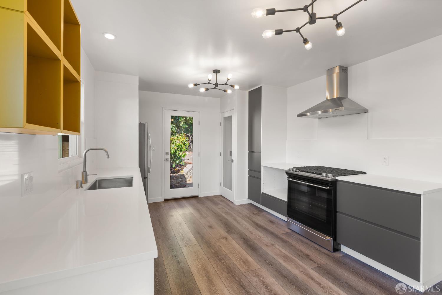 Detail Gallery Image 23 of 54 For 108 Inner Cir, Redwood City,  CA 94062 - 2 Beds | 1 Baths