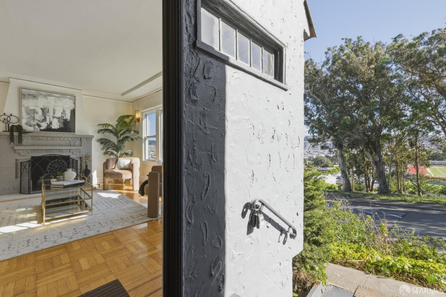 Detail Gallery Image 5 of 36 For 270 Judson Ave, San Francisco,  CA 94112 - 2 Beds | 1 Baths