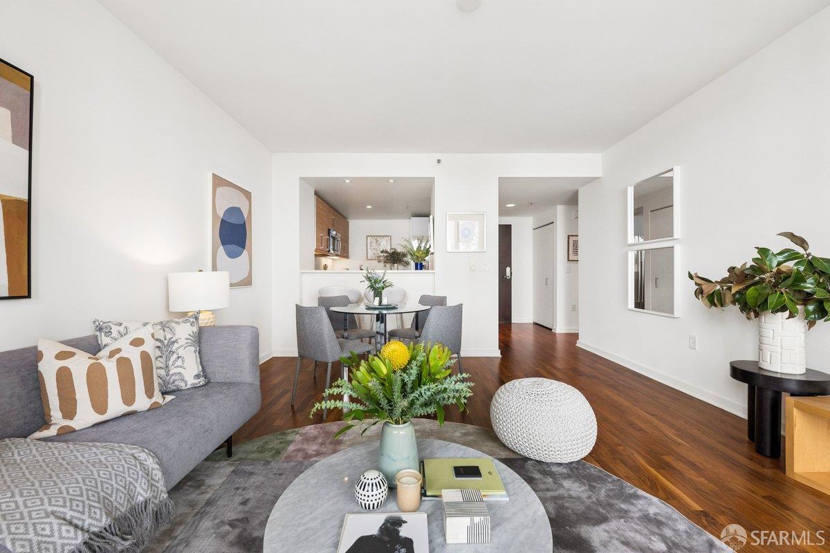 Photo #4: 426115049 Listing: Photo #4