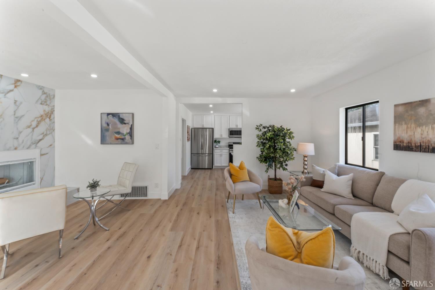 Detail Gallery Image 5 of 43 For 300 Klamath St, Brisbane,  CA 94005 - 3 Beds | 3 Baths