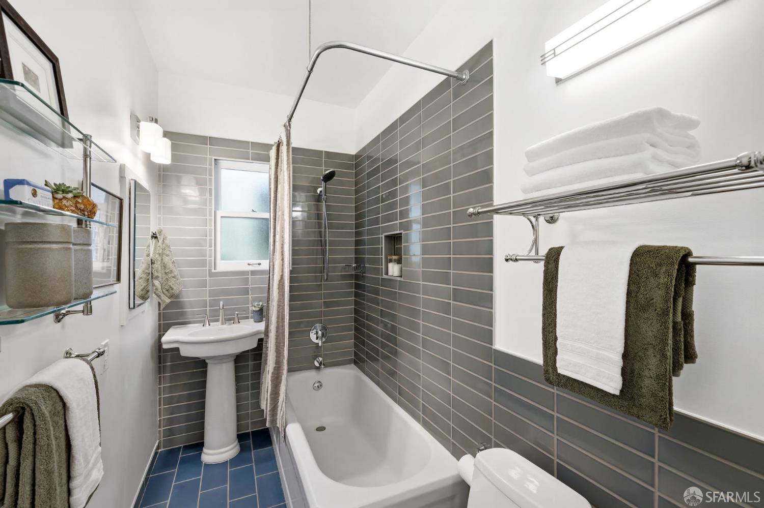 Detail Gallery Image 19 of 40 For 158 Carmel St, San Francisco,  CA 94117 - 2 Beds | 1 Baths