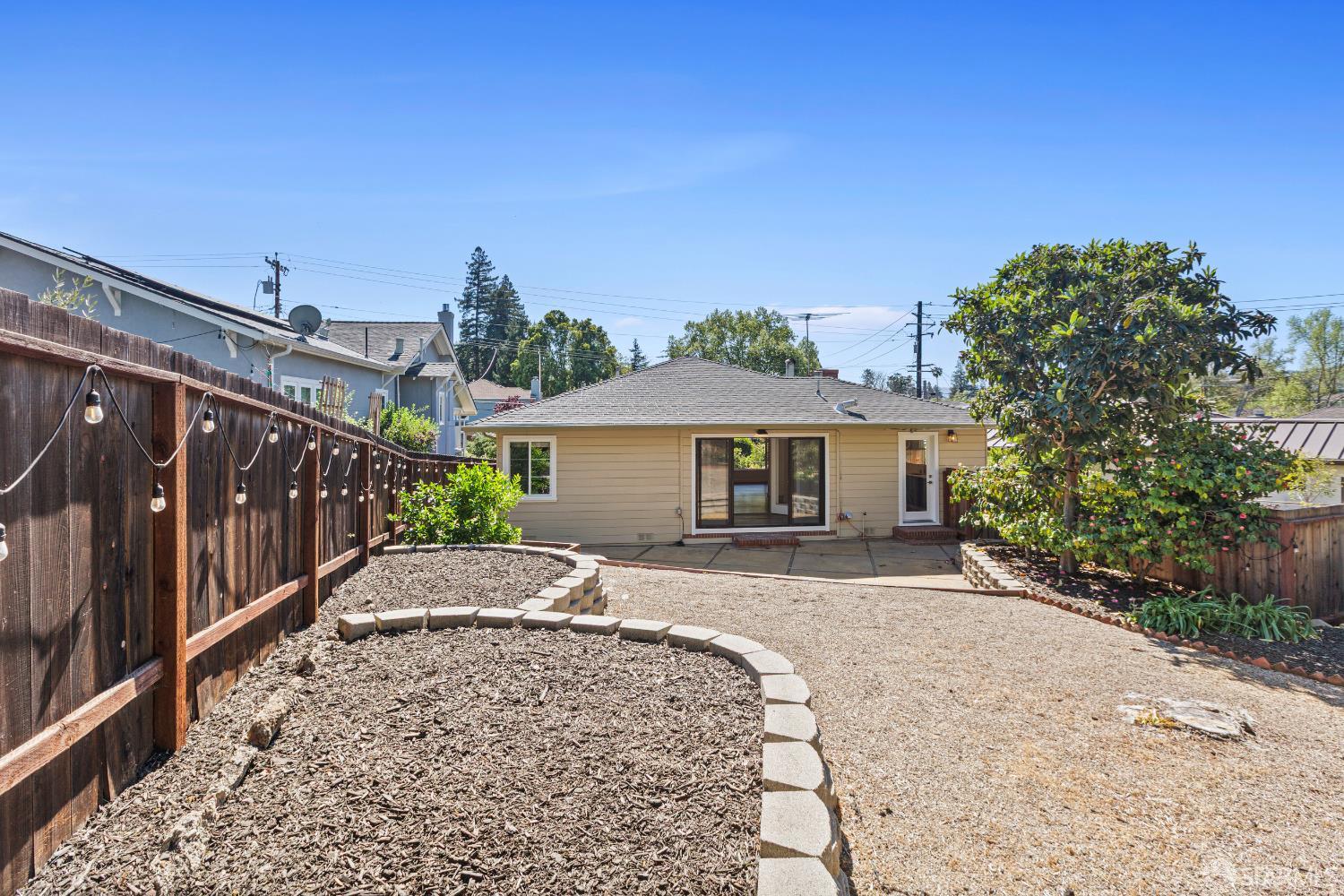 Detail Gallery Image 39 of 54 For 108 Inner Cir, Redwood City,  CA 94062 - 2 Beds | 1 Baths