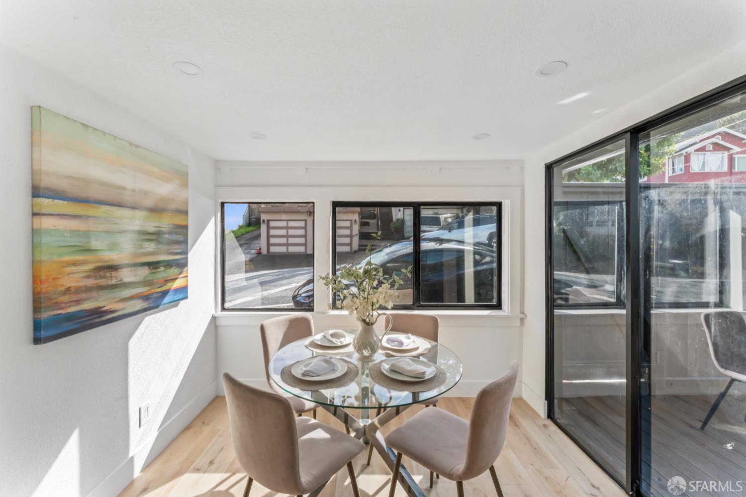 Detail Gallery Image 8 of 43 For 300 Klamath St, Brisbane,  CA 94005 - 3 Beds | 3 Baths