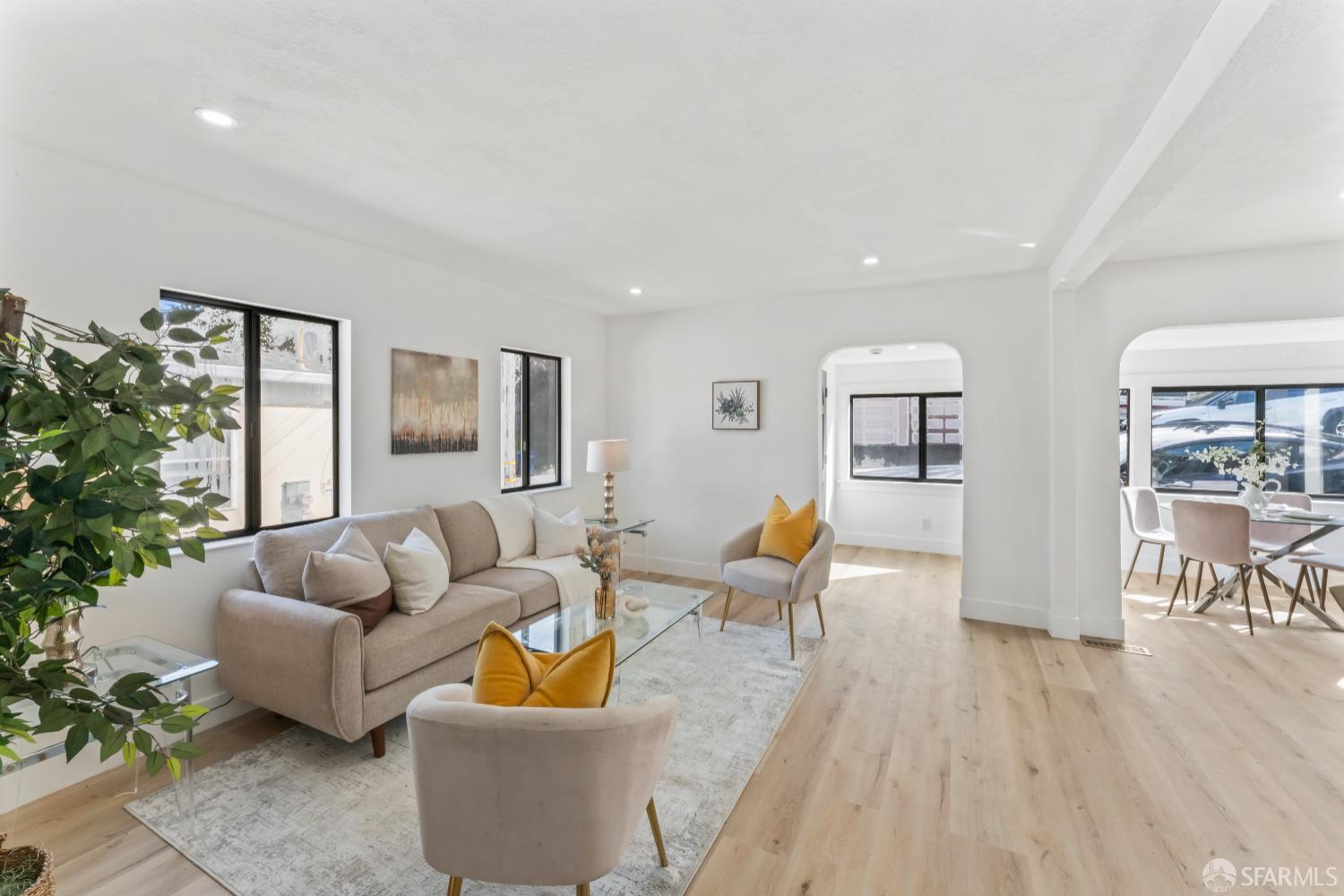 Detail Gallery Image 9 of 43 For 300 Klamath St, Brisbane,  CA 94005 - 3 Beds | 3 Baths