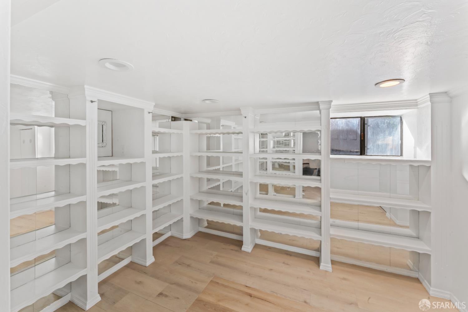 Detail Gallery Image 27 of 43 For 300 Klamath St, Brisbane,  CA 94005 - 3 Beds | 3 Baths