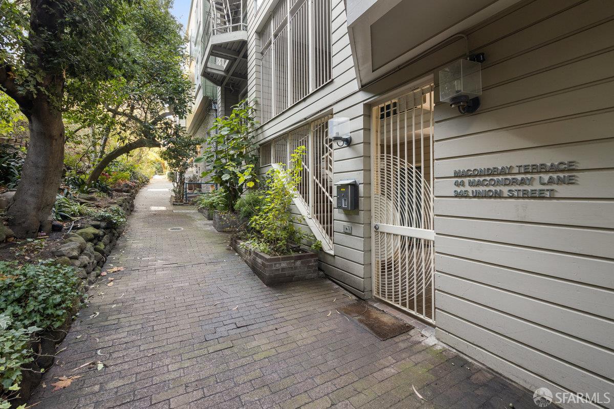 Detail Gallery Image 37 of 39 For 44 Macondray Ln 2w,  San Francisco,  CA 94133 - 2 Beds | 2 Baths