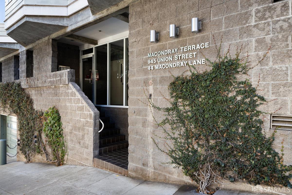 Detail Gallery Image 3 of 39 For 44 Macondray Ln 2w,  San Francisco,  CA 94133 - 2 Beds | 2 Baths
