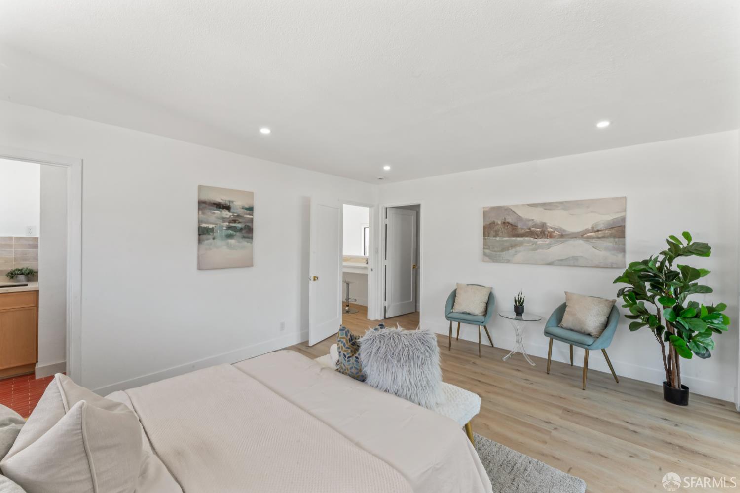 Detail Gallery Image 18 of 43 For 300 Klamath St, Brisbane,  CA 94005 - 3 Beds | 3 Baths