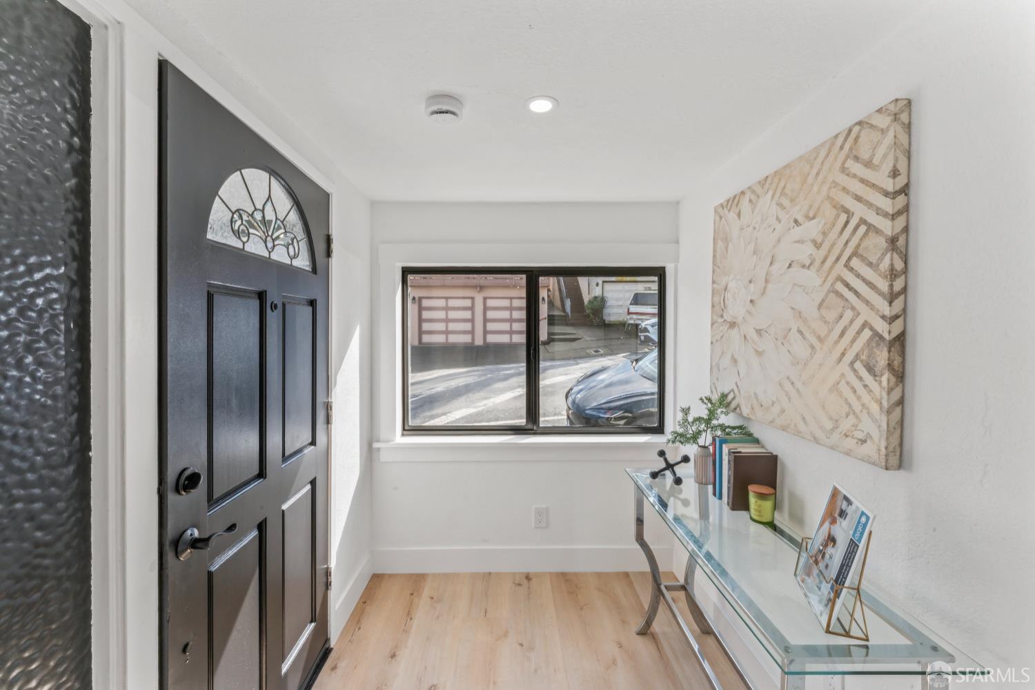 Detail Gallery Image 6 of 43 For 300 Klamath St, Brisbane,  CA 94005 - 3 Beds | 3 Baths