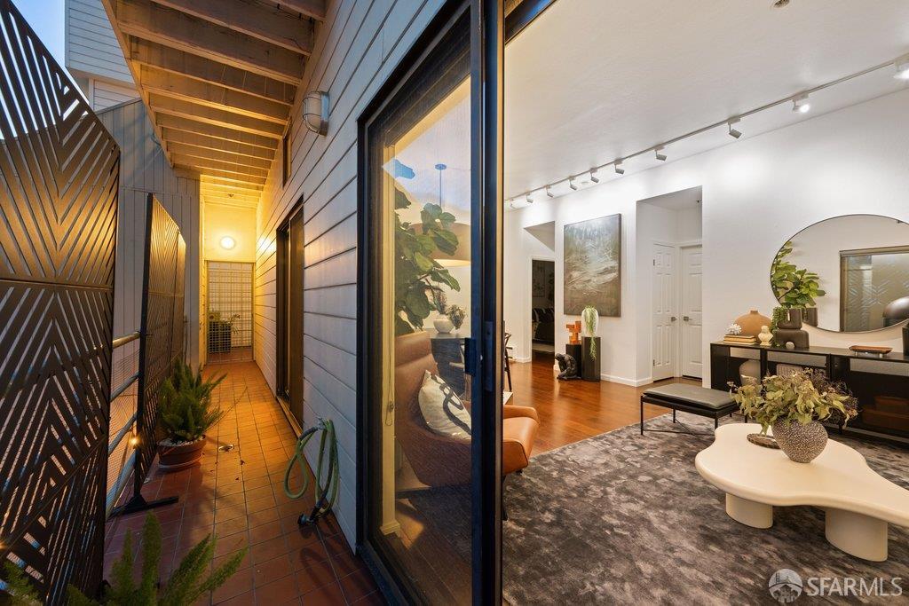 Detail Gallery Image 50 of 92 For 2425 Market St #6,  San Francisco,  CA 94114 - 2 Beds | 1 Baths