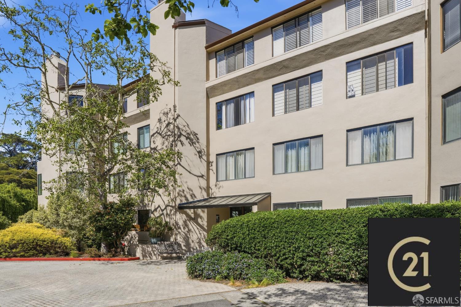 Detail Gallery Image 2 of 44 For 230 N Lake Merced Hls 1a,  San Francisco,  CA 94132 - 2 Beds | 2 Baths