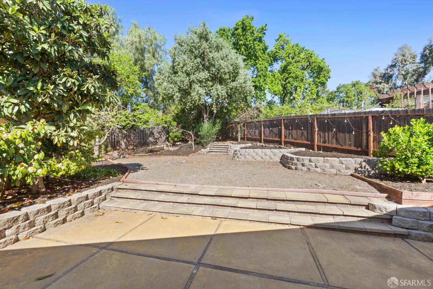 Detail Gallery Image 38 of 54 For 108 Inner Cir, Redwood City,  CA 94062 - 2 Beds | 1 Baths