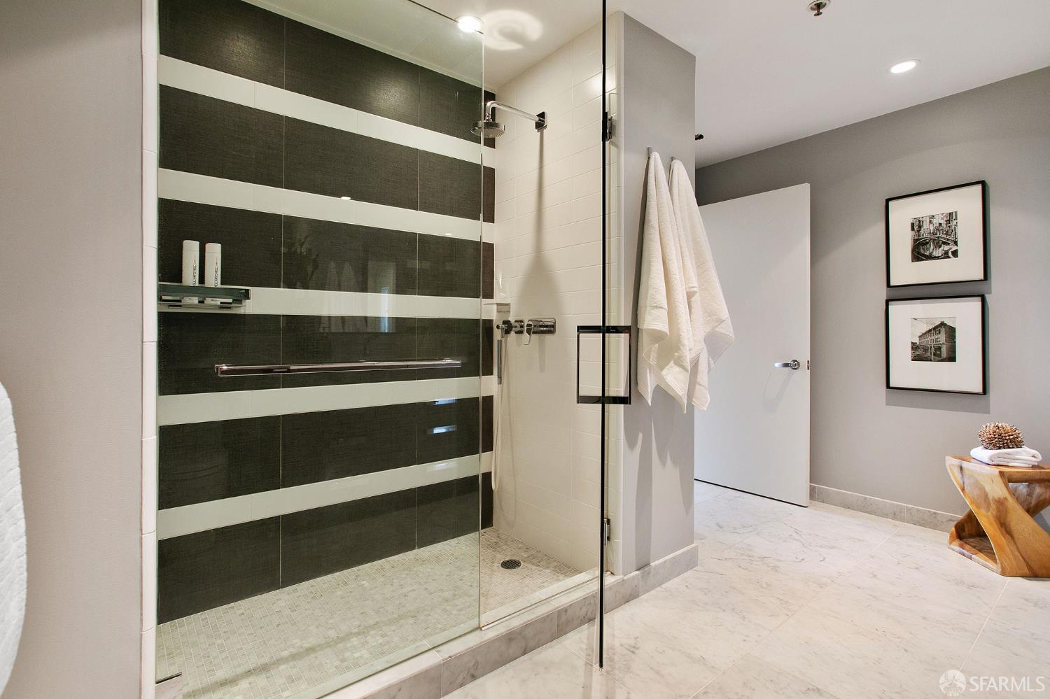 Photo #15: 426111982 Listing: Photo #15