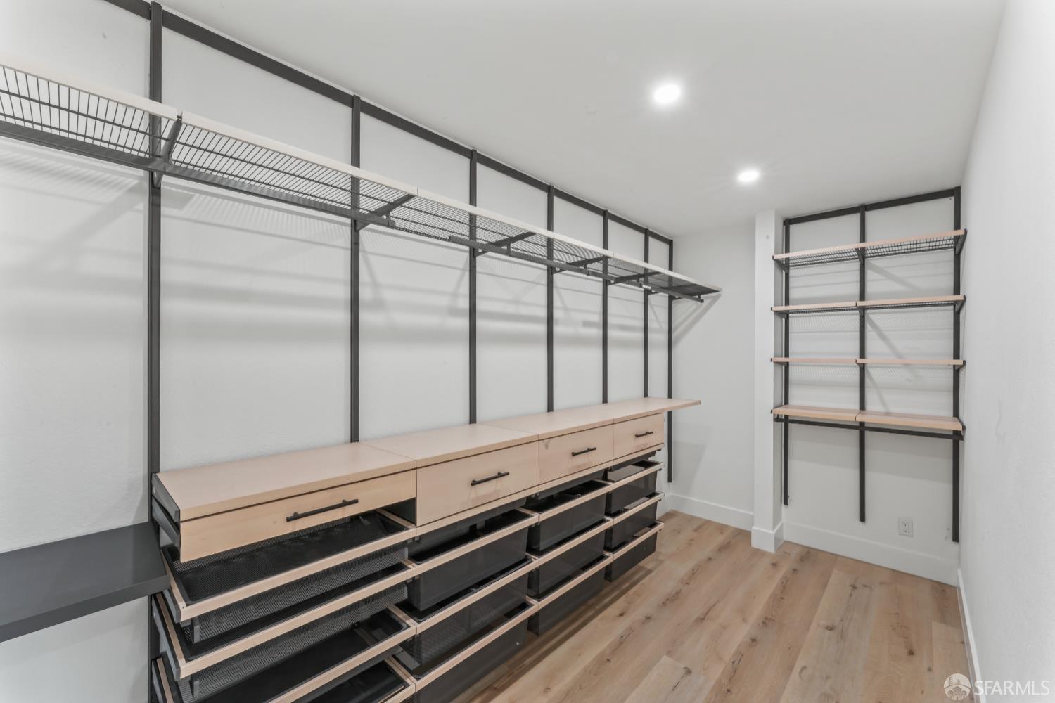 Detail Gallery Image 19 of 43 For 300 Klamath St, Brisbane,  CA 94005 - 3 Beds | 3 Baths