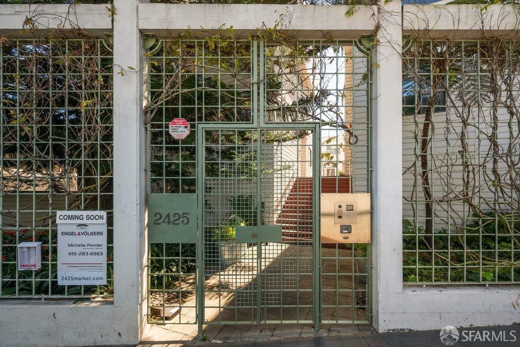 Detail Gallery Image 2 of 92 For 2425 Market St #6,  San Francisco,  CA 94114 - 2 Beds | 1 Baths