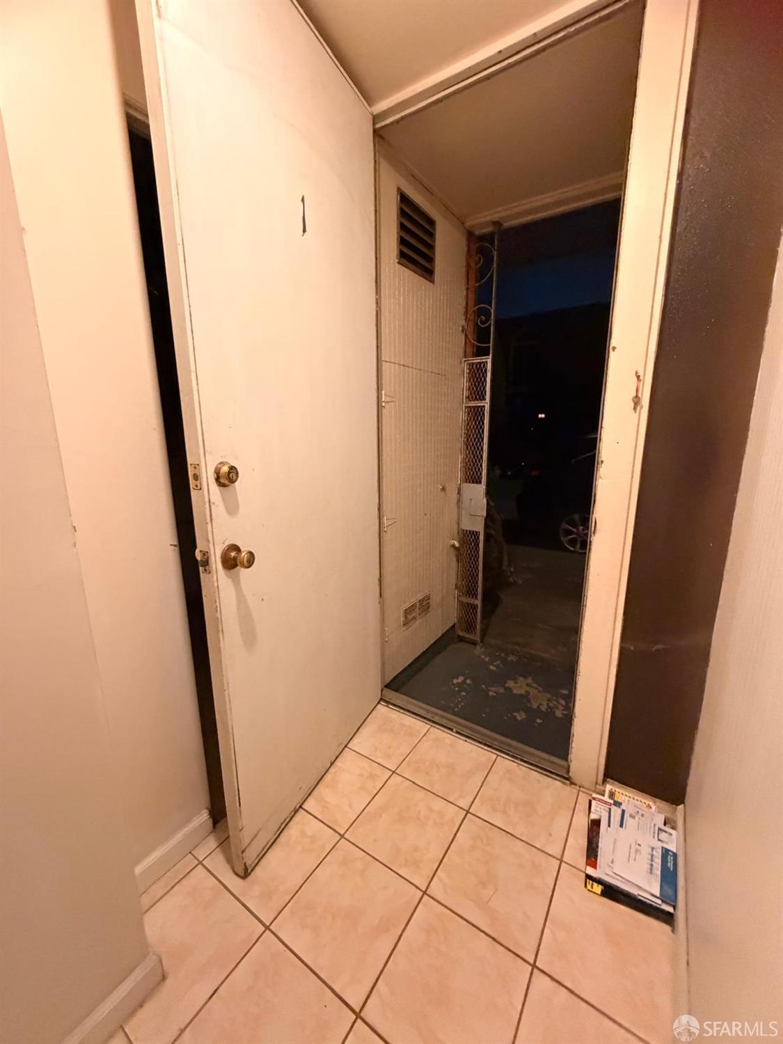 Detail Gallery Image 4 of 7 For 1 Mccarthy Ave, San Francisco,  CA 94134 - 4 Beds | 2/1 Baths