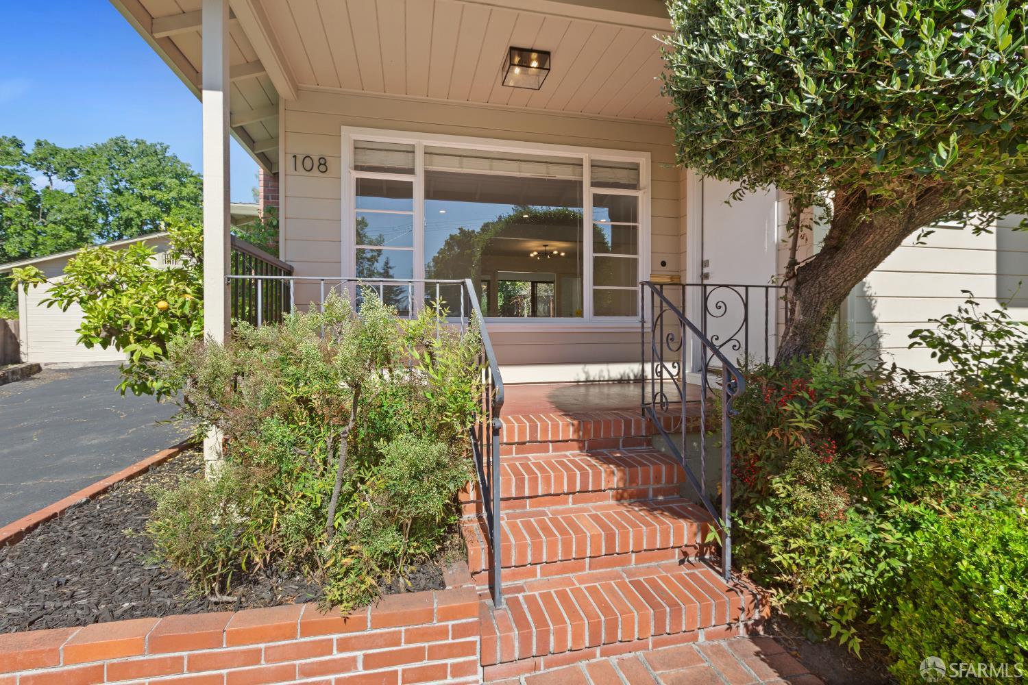 Detail Gallery Image 6 of 54 For 108 Inner Cir, Redwood City,  CA 94062 - 2 Beds | 1 Baths