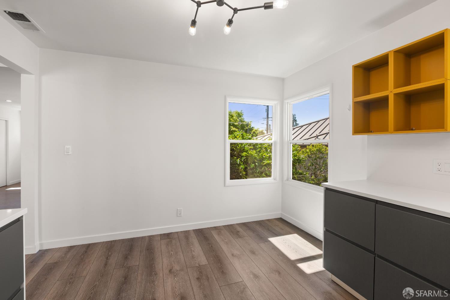 Detail Gallery Image 26 of 54 For 108 Inner Cir, Redwood City,  CA 94062 - 2 Beds | 1 Baths