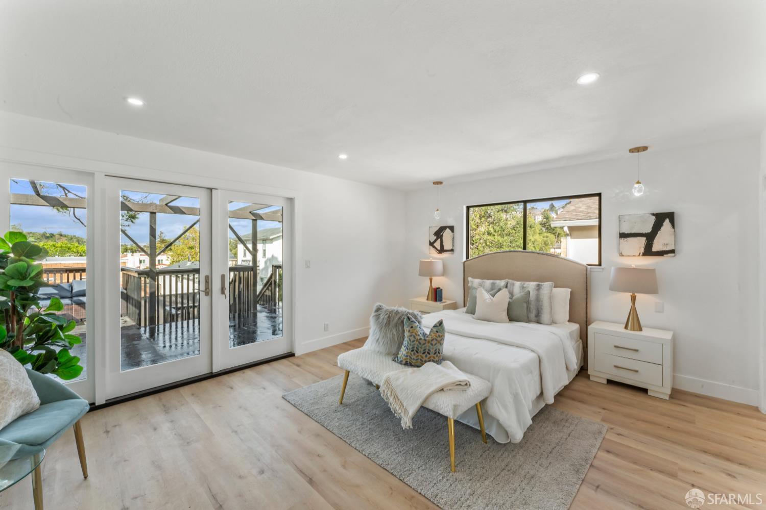 Detail Gallery Image 4 of 43 For 300 Klamath St, Brisbane,  CA 94005 - 3 Beds | 3 Baths